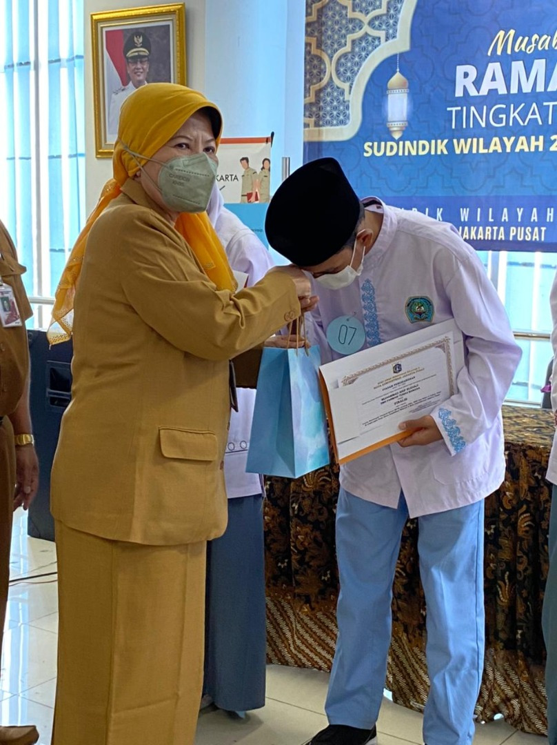 Foto 3 Finalis Lomba MTQ "RAMADHAN CERIA" Tingkat SMA/SMK/Paket C