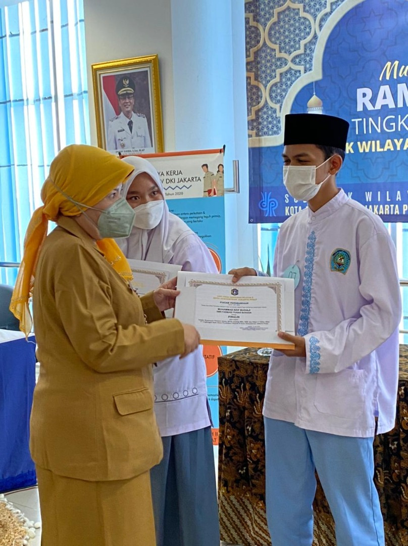Foto 4 Finalis Lomba MTQ "RAMADHAN CERIA" Tingkat SMA/SMK/Paket C